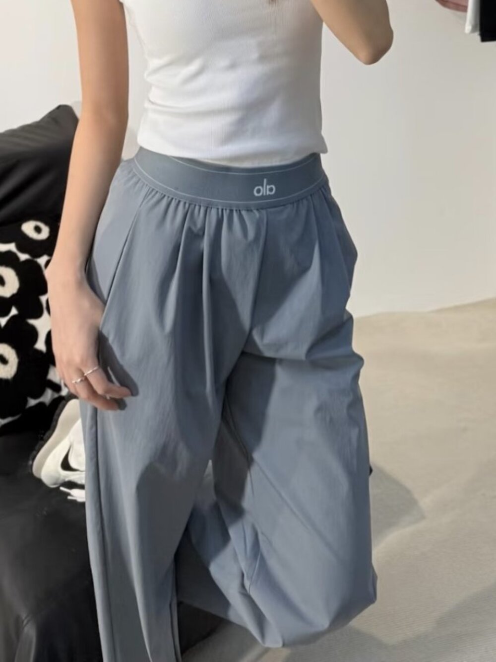 NWT🎆Alo Yoga Steel Gray Wide Leg Pants Cozy Stylish Trouser (Regular)🎀 - Picture 7 of 7